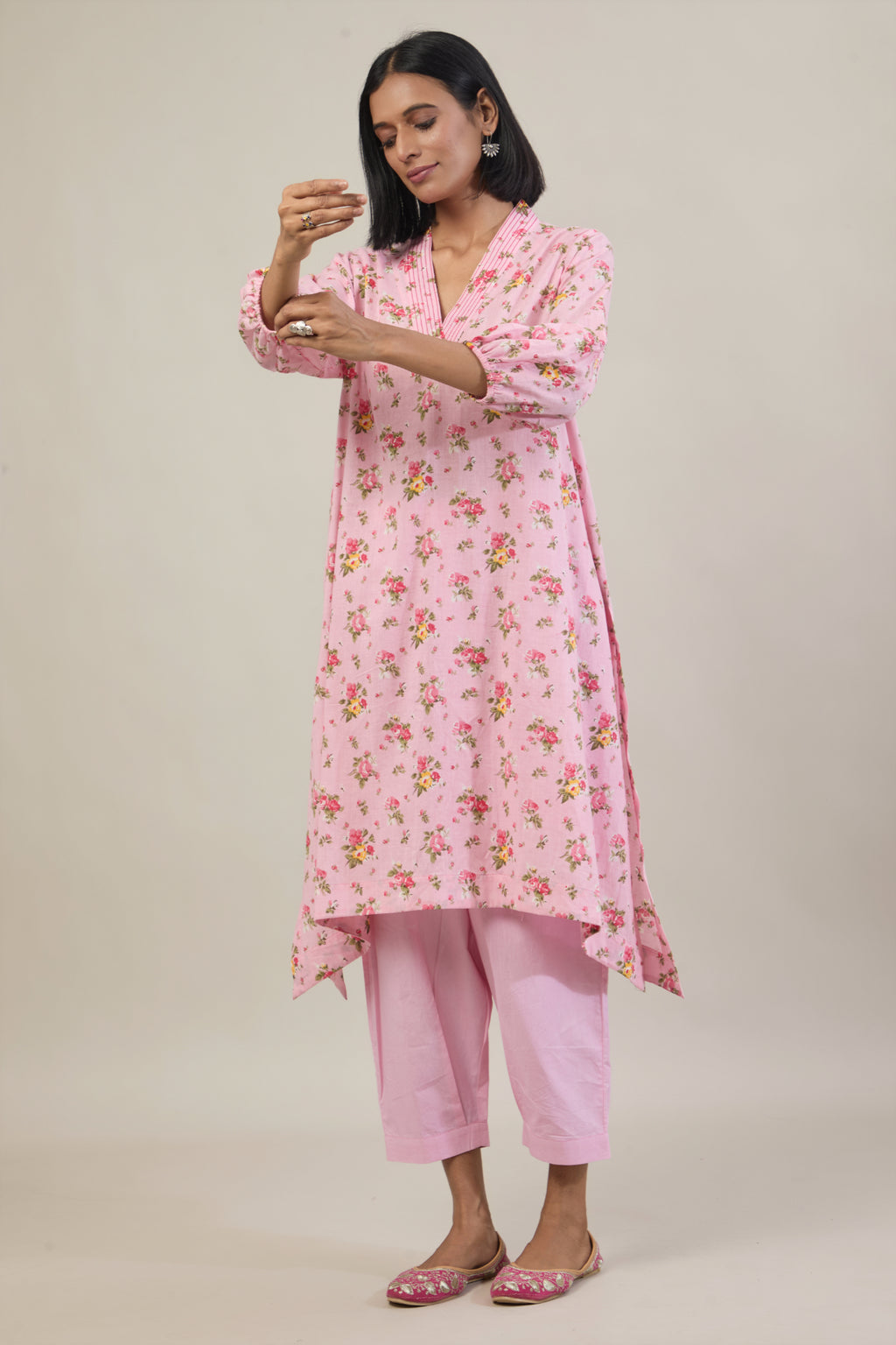 Bana Light Pink Printed Cotton V- Neck Straight Kurta Set