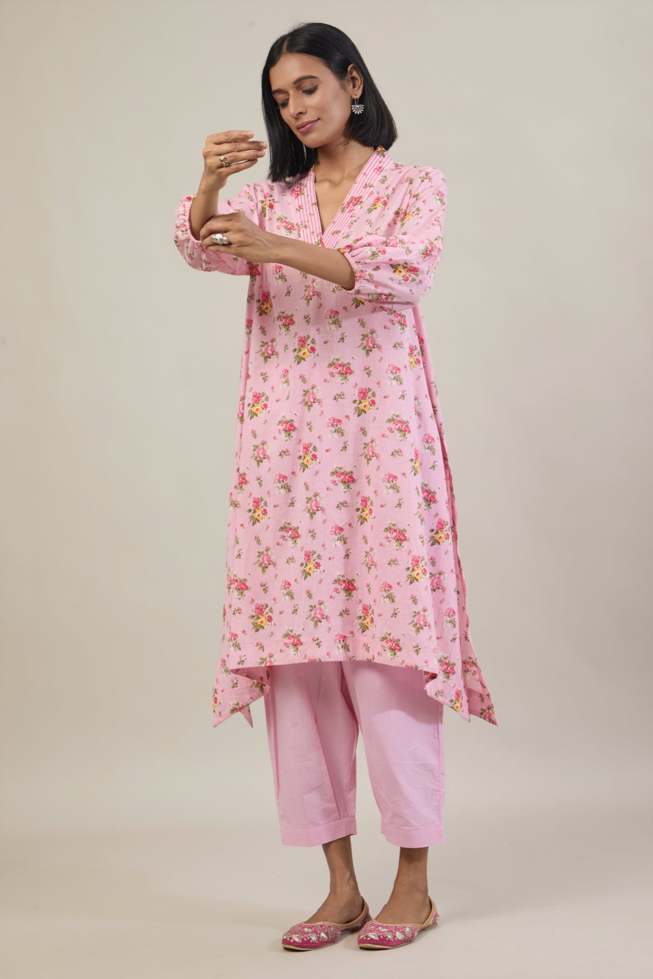 Bana Light Pink Printed Cotton V- Neck Straight Kurta Set