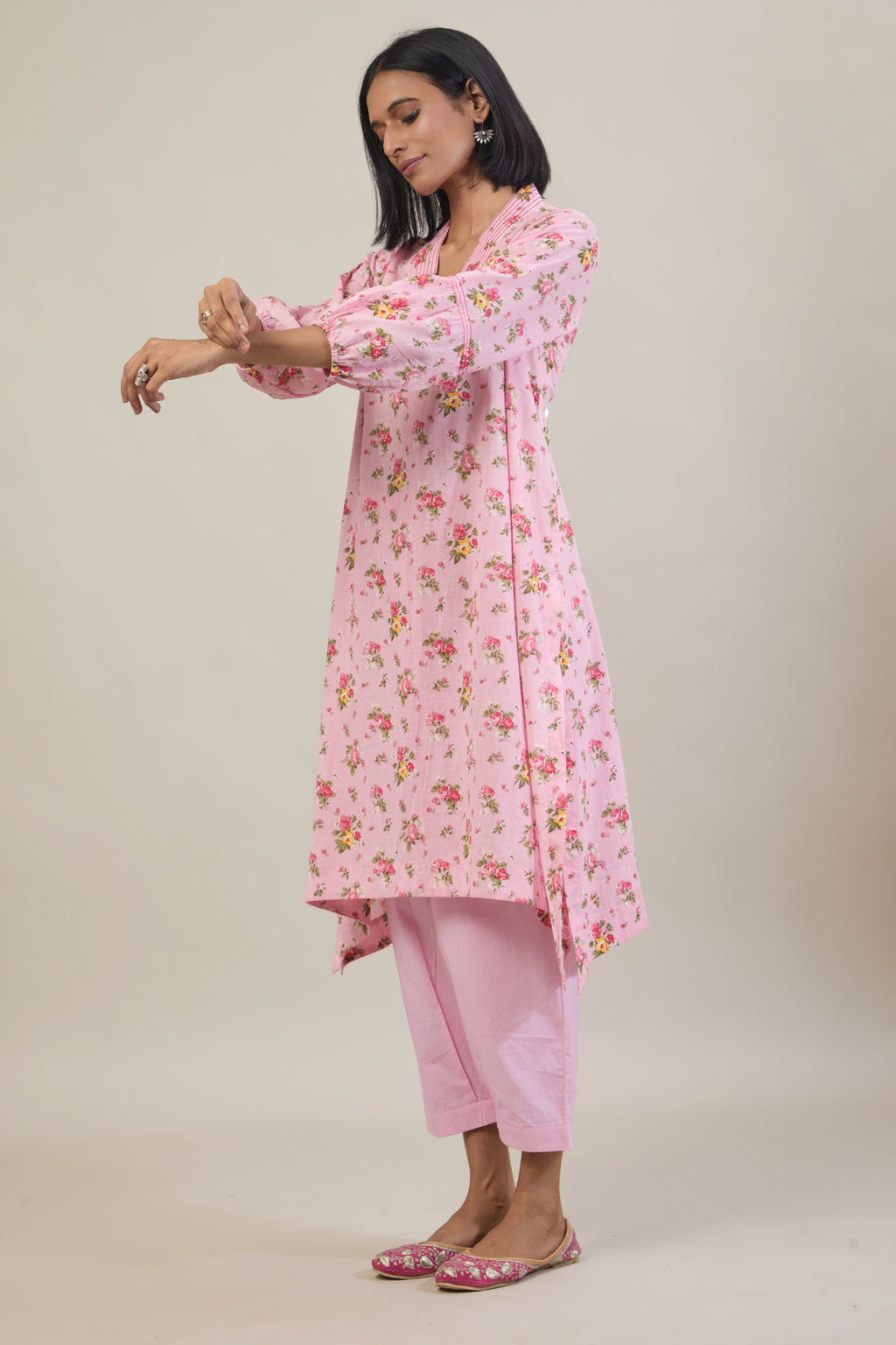 Bana Light Pink Printed Cotton V- Neck Straight Kurta Set