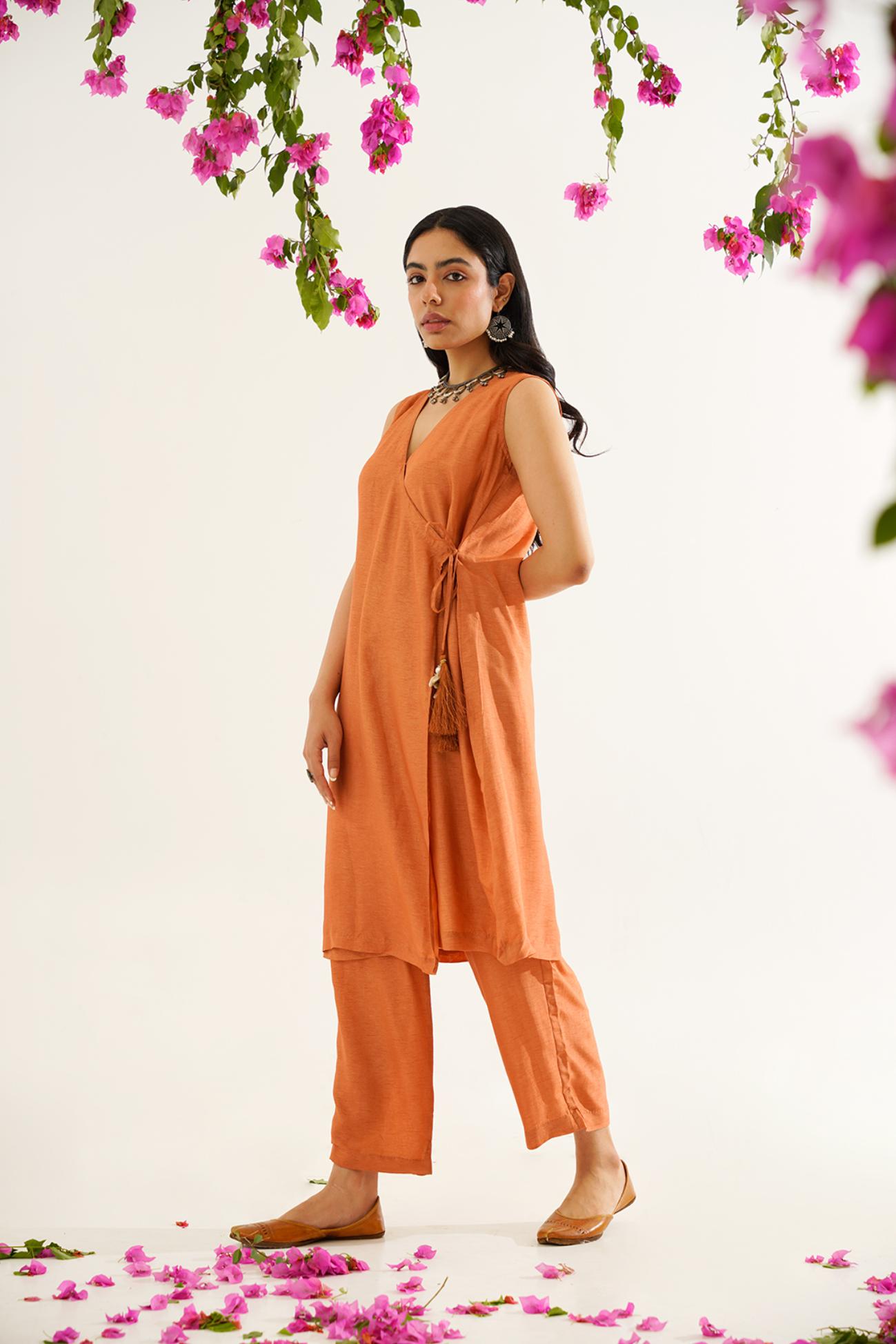 Batasi Ahanya Angrakha Set