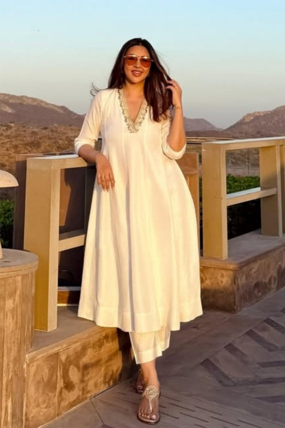 Shwet Dola Silk Anarkali Set